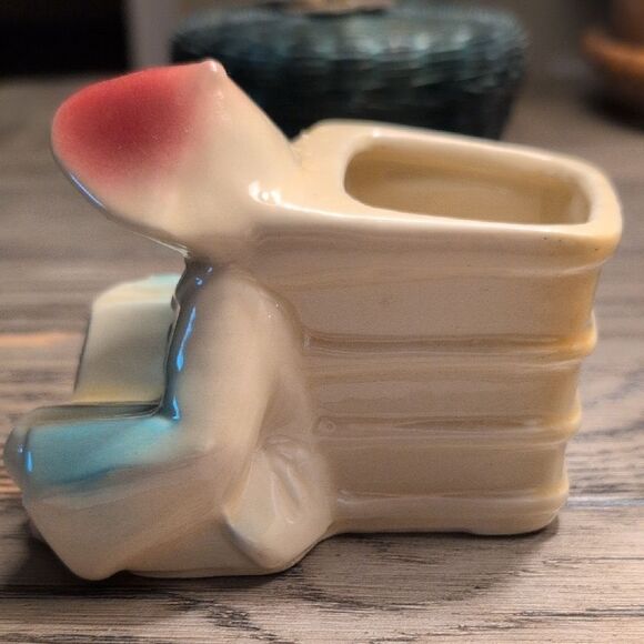 Vintage Shawnee Pottery Asian Child Reading a Book Planter USA #574 1950s - Picture 2 of 9